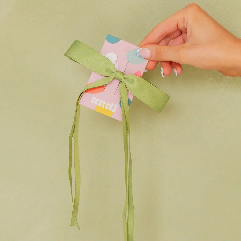 Green Bow Clip